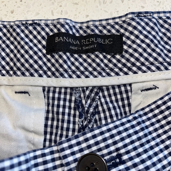Banana Republic Men's checkered shorts - Picture 3 of 3